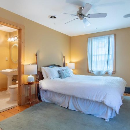 Emilyville Inn Campbellford Экстерьер фото
