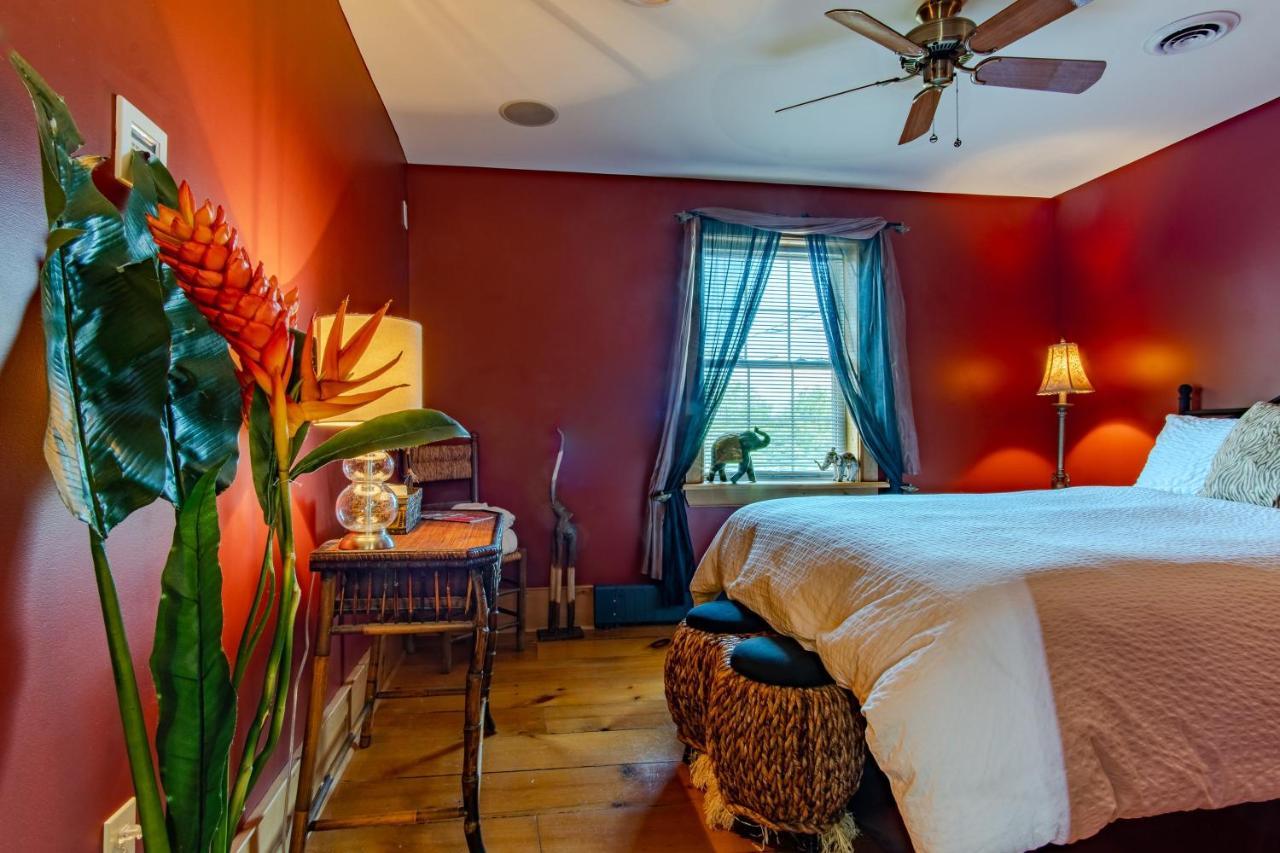 Emilyville Inn Campbellford Экстерьер фото