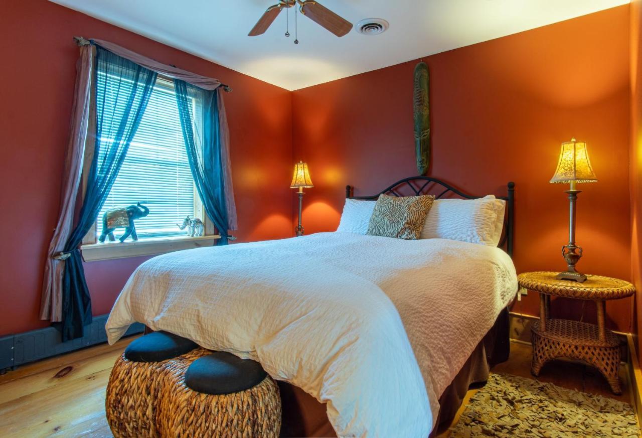 Emilyville Inn Campbellford Экстерьер фото