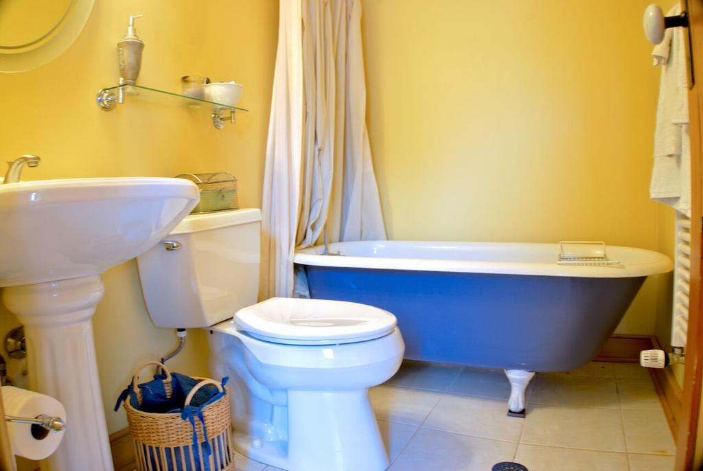 Emilyville Inn Campbellford Экстерьер фото