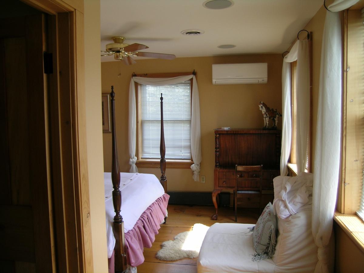 Emilyville Inn Campbellford Экстерьер фото