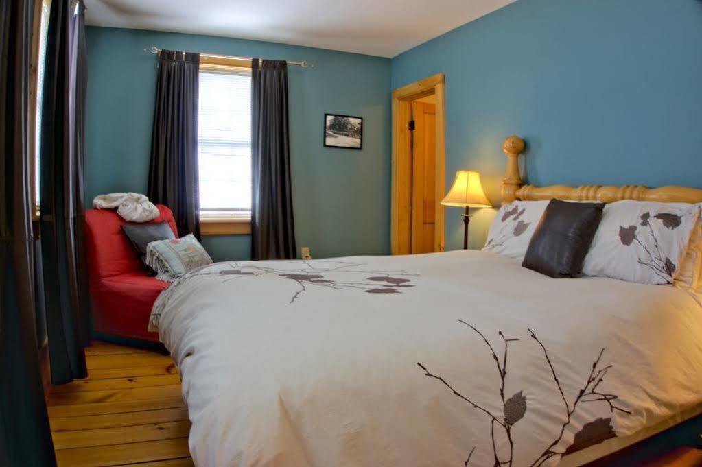 Emilyville Inn Campbellford Экстерьер фото